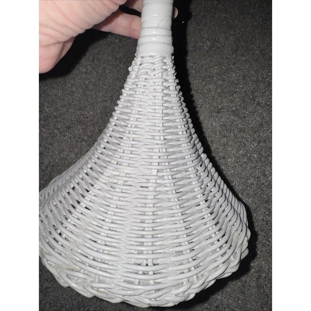 Wicker Guest Towel Holder Stand Double Rings White Tone Nautical Victorian Hobo